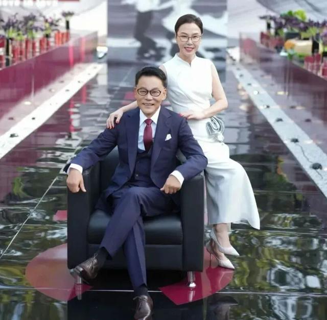 龙8国际官方入口-当当创始人李国庆喊话华与华、罗永浩帮西贝一把：将自掏腰包和贾国龙开新公司，这事不用跟老婆商量